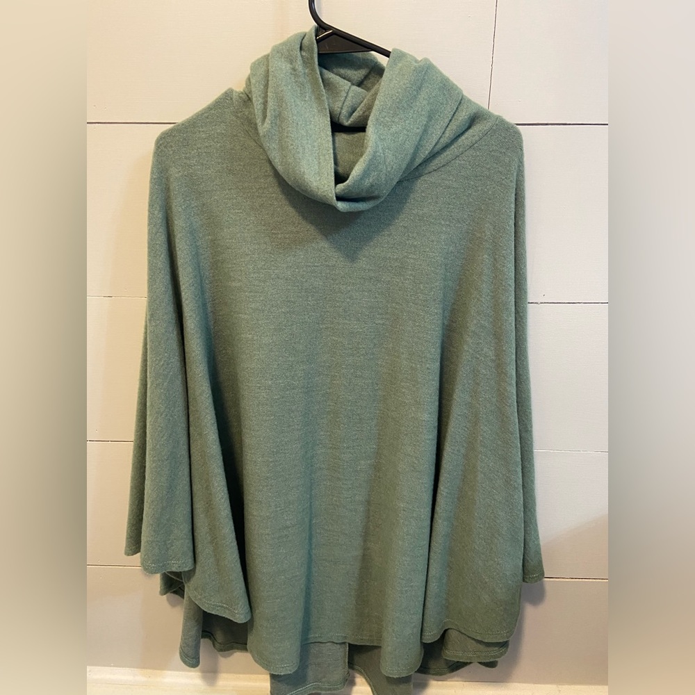 Turtleneck poncho size small Heimish